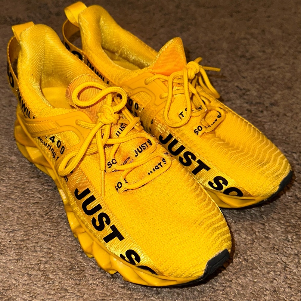 *BRAND NEW* NIKE MS0904 Ginger Yellow